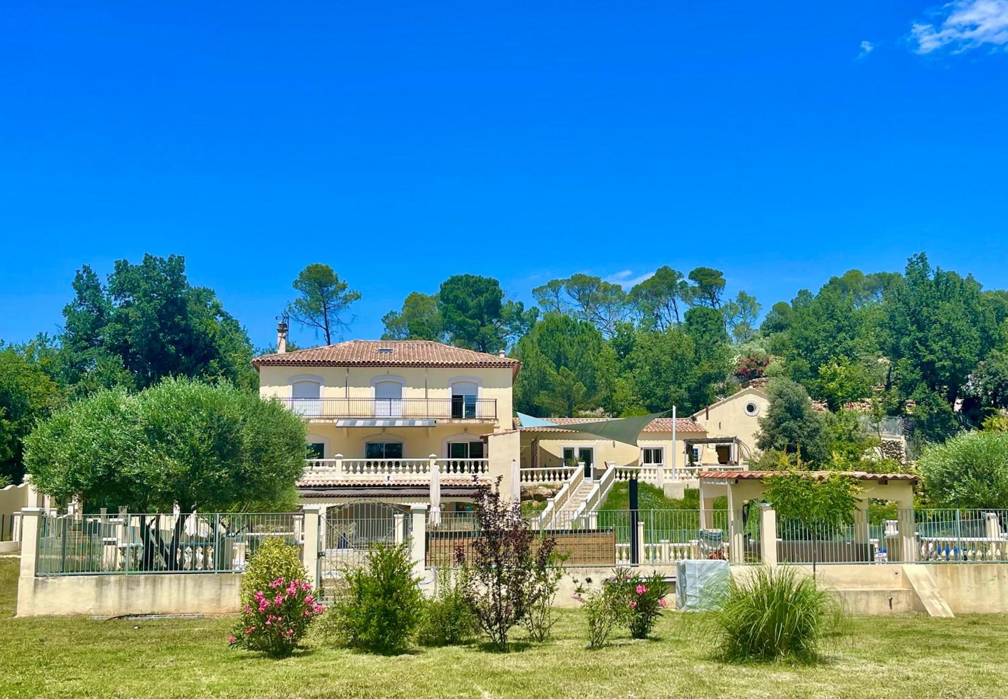 Les Terrasses De Valerian Villa Бриньол Екстериор снимка
